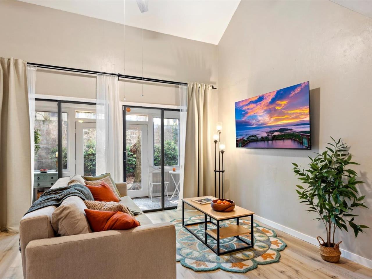 Artist'S Tower Townhome Just Renovated W Loft Gainesville Exterior photo