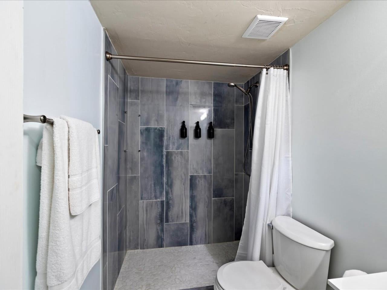 Artist'S Tower Townhome Just Renovated W Loft Gainesville Exterior photo