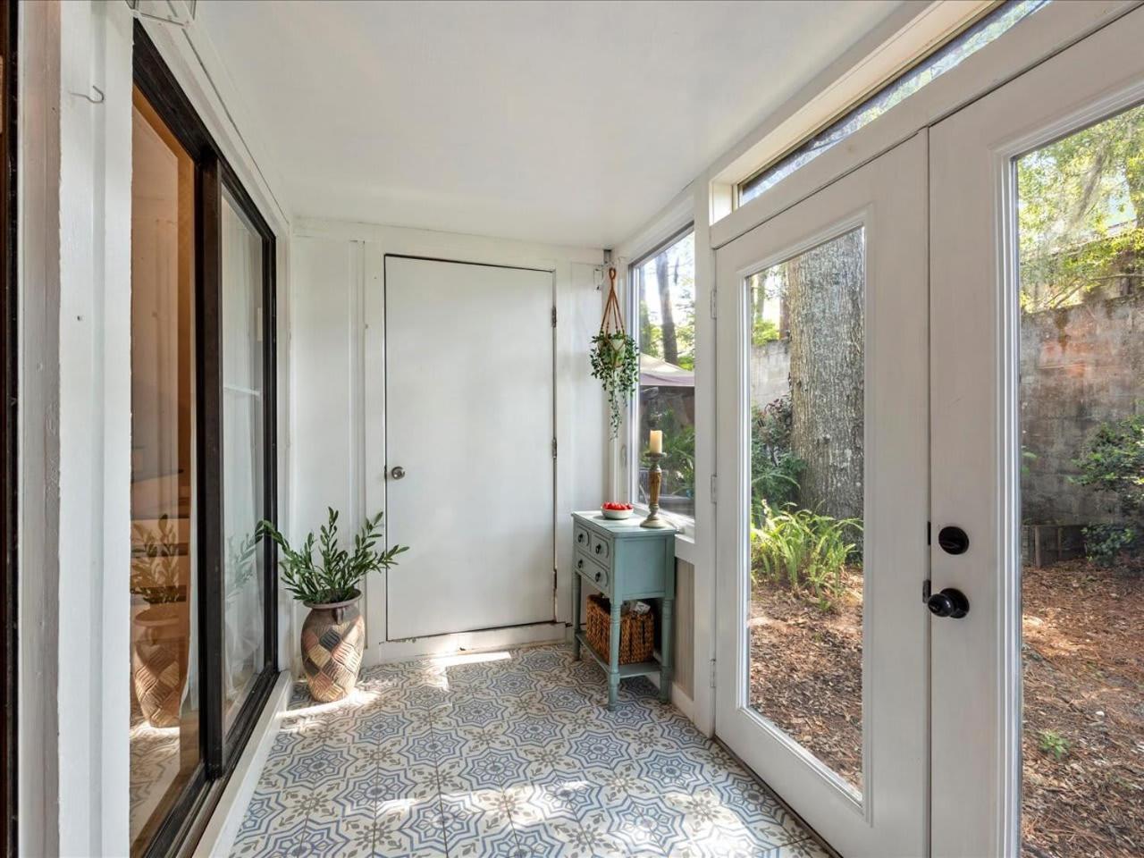 Artist'S Tower Townhome Just Renovated W Loft Gainesville Exterior photo