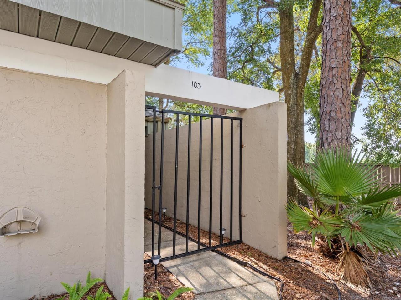 Artist'S Tower Townhome Just Renovated W Loft Gainesville Exterior photo