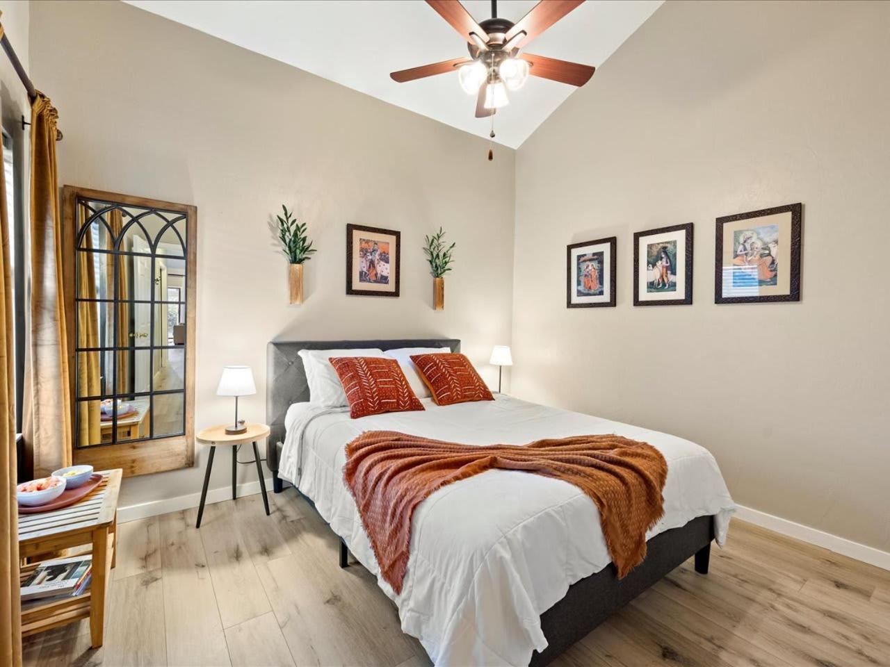 Artist'S Tower Townhome Just Renovated W Loft Gainesville Exterior photo