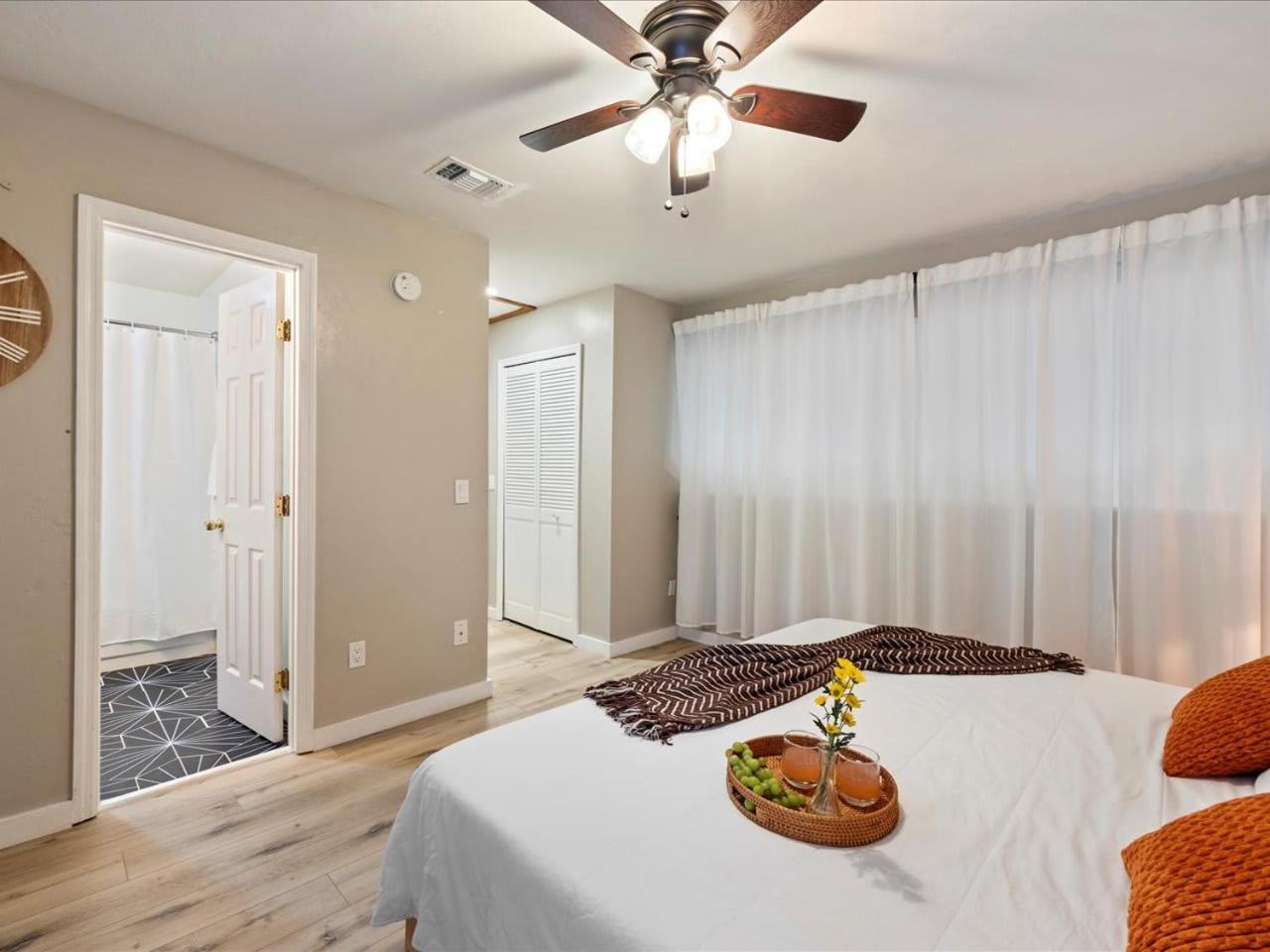 Artist'S Tower Townhome Just Renovated W Loft Gainesville Exterior photo