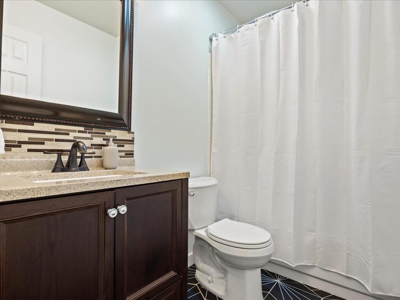 Artist'S Tower Townhome Just Renovated W Loft Gainesville Exterior photo