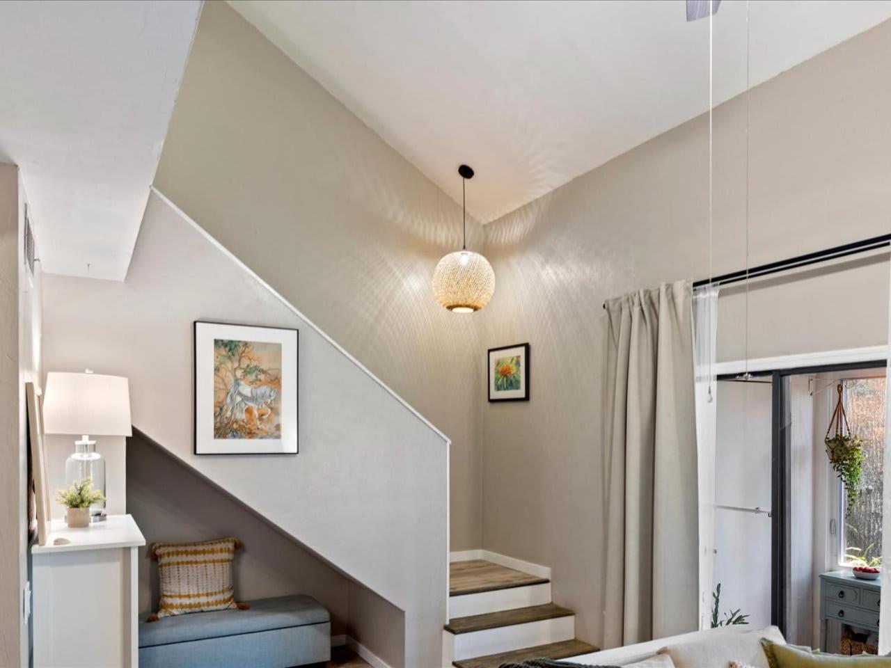 Artist'S Tower Townhome Just Renovated W Loft Gainesville Exterior photo
