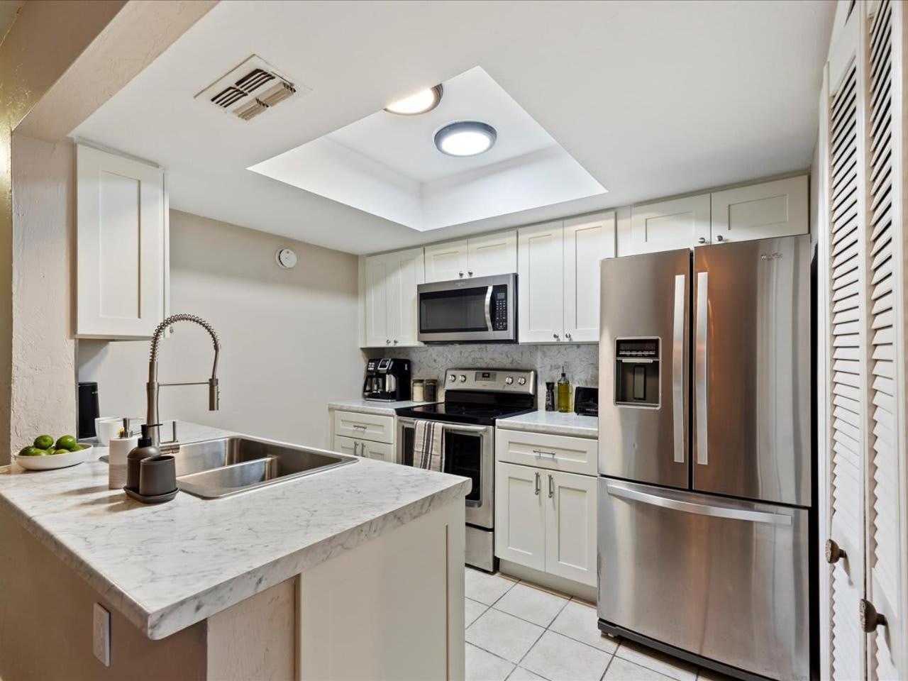 Artist'S Tower Townhome Just Renovated W Loft Gainesville Exterior photo