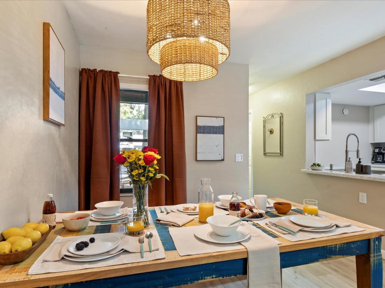 Artist'S Tower Townhome Just Renovated W Loft Gainesville Exterior photo