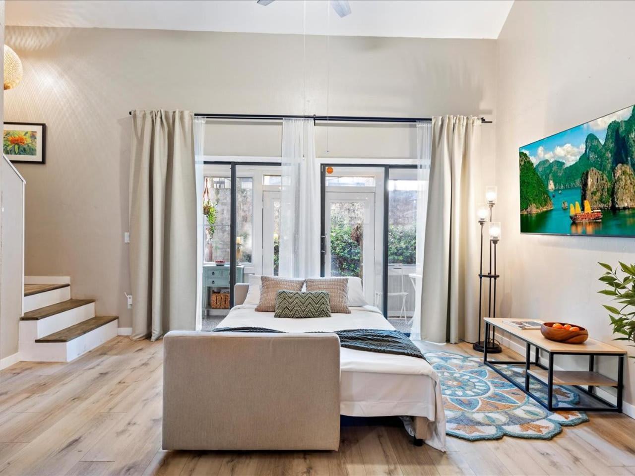 Artist'S Tower Townhome Just Renovated W Loft Gainesville Exterior photo